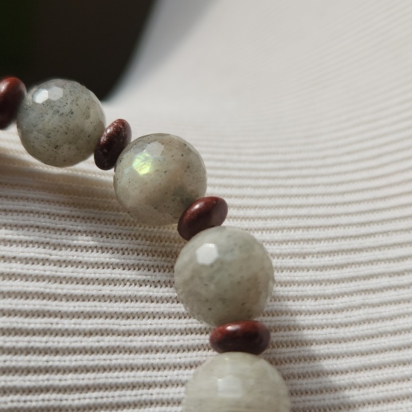 Labradorite beaded stretch bracelet - Picture 3 of 4